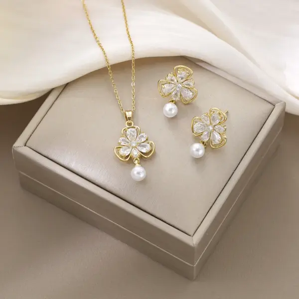 Wholesale Titanium Steel Sunflower Zircon Flower Necklace Women's Bohemian Style Jewelry Set Pendant Lightweight Luxury Design