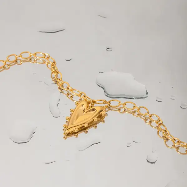 Wholesale 304 Stainless Steel Heart Shape PVD Coated 18K Gold Plated Retro Roman Style Plating Gold Pendant Necklace