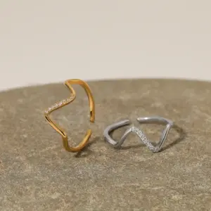 Wholesale Ion Plating (IP) Real Gold Plated 16K Gold White Gold Plated Gold Plating Waves Solid Color 316 Stainless Steel Casual Waterproof Non Tarnish Rings