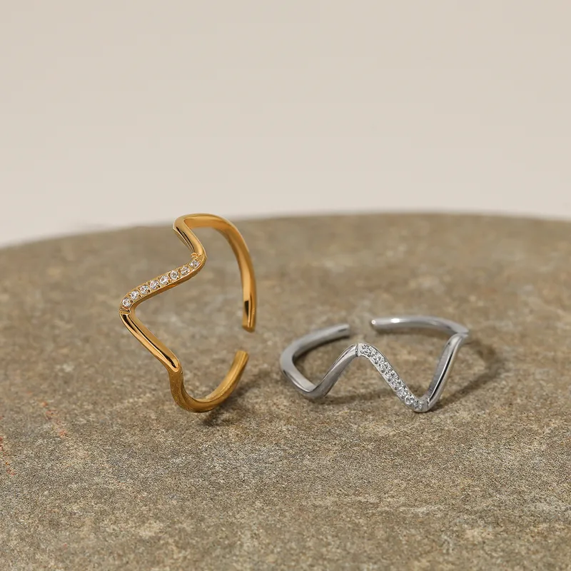 Wholesale Ion Plating (IP) Real Gold Plated 16K Gold White Gold Plated Gold Plating Waves Solid Color 316 Stainless Steel Casual Waterproof Non Tarnis