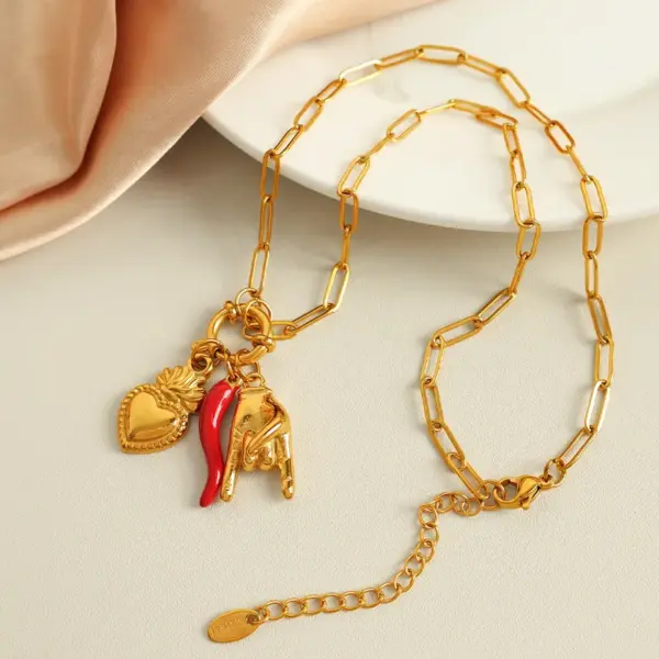 Ion Plating (IP) Real Gold Plated 18K Gold Hand Heart Shape 304 Stainless Steel Hip-Hop Cool Style Waterproof Non Tarnish 304 Stainless Steel Pendant Necklace