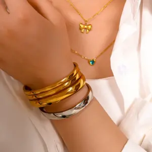 Wholesale 304 Stainless Steel Round Oval PVD Coated 18K Gold 18K Real Gold Plated Real Gold Plated Simple Style Waterproof Non Tarnish Polishing Gold Silver Bangle