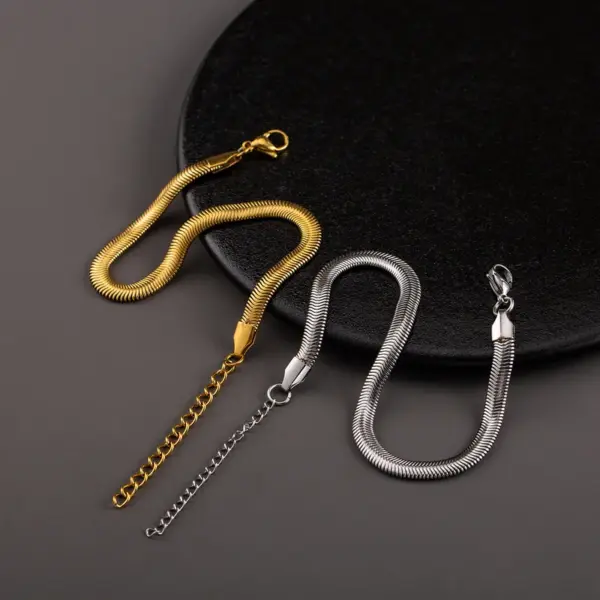 Casual Elegant Solid Color 304 Stainless Steel 18K Gold Plated Snake Chain PVD Coated Bracelets In Bulk