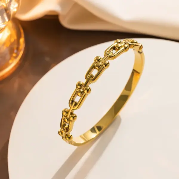 PVD Coated Real Gold Plated 18K Gold U Shape Solid Color Stainless Steel Elegant Basic Classic Style Waterproof Non Tarnish Titanium Steel Bangle