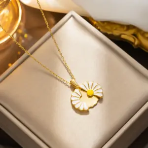 595 Open and Close Daisy Gold Necklace