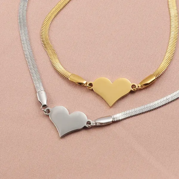 Stainless Steel Fashion Simple Heart Blade Chain Bracelet Women's Versatile Peach Heart Snake Bone Chain Hand Aessory