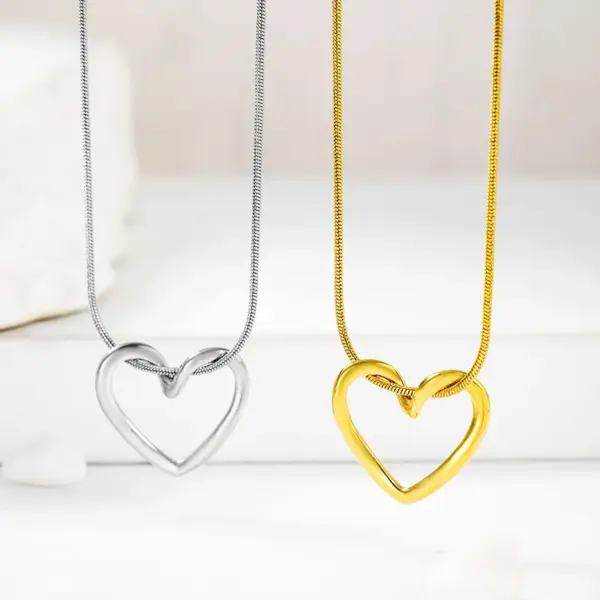 Wholesale PVD Coated Heart Shape 304 Stainless Steel Simple Style Shiny Waterproof Non Tarnish 304 Stainless Steel Pendant Necklace