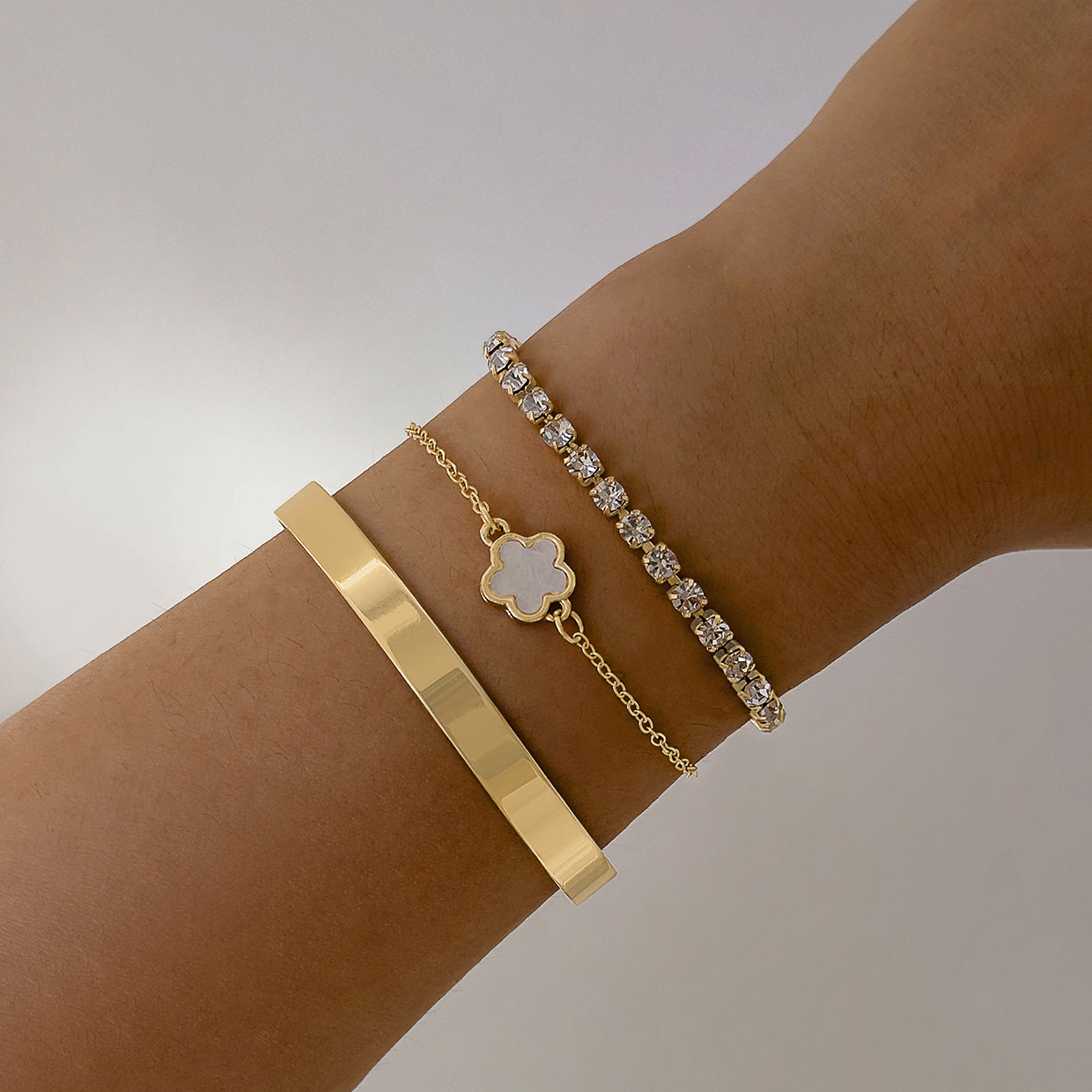 Wholesale Fashion Alloy Clover Bracelet Jewelry Three-Piece Set