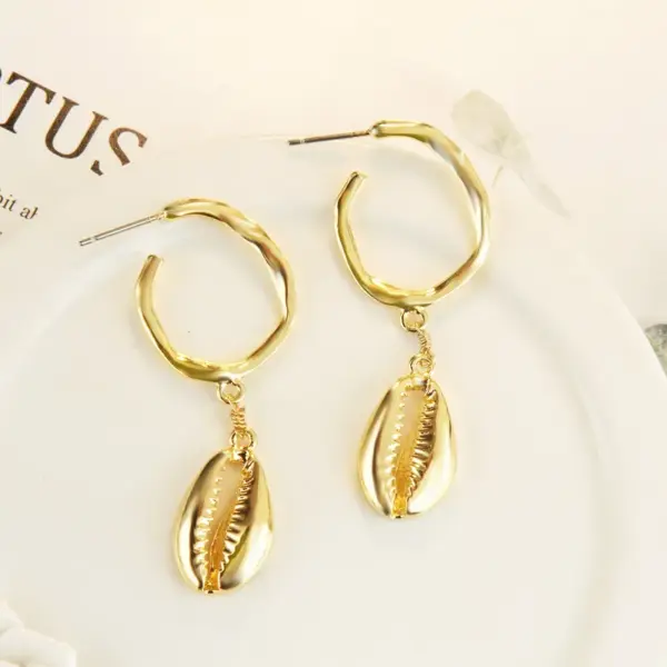 Fashion Shell Shell Inlaid Shell Artificial Pearls Women's Earrings 1 Pair