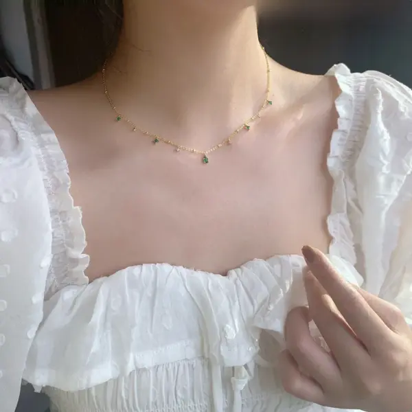 Wholesale Exquisite Retro Emerald Neck Simple Elegant S925 Sterling Silver Gold Plated Clavicle Chain Niche Design Necklace For Women