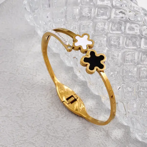 Wholesale Fashionable 304 Stainless Steel Bracelet With Vacuum Plating Inner Oven Process Imitation Pearl Flower Heart Butterfly Openable Design