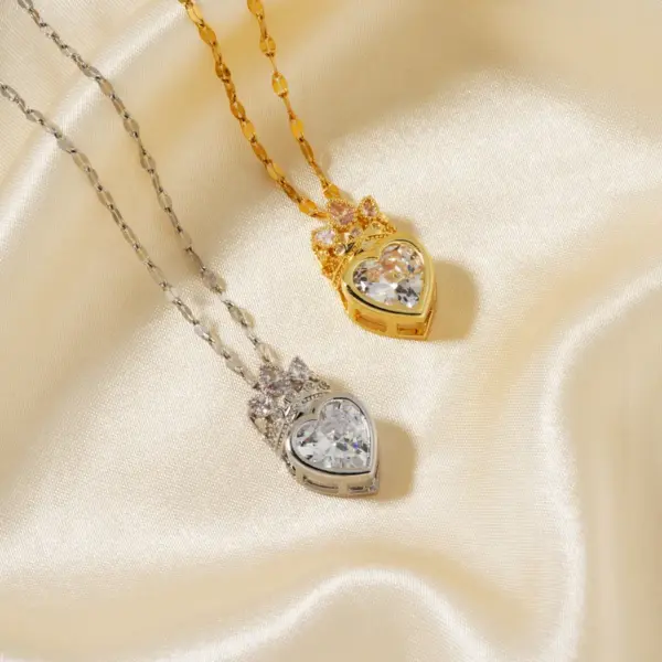 Wholesale Fashion Exquisite Crown Heart Shape Copper Inlaid With Zircon Pendant Necklace Trendy New Necklace