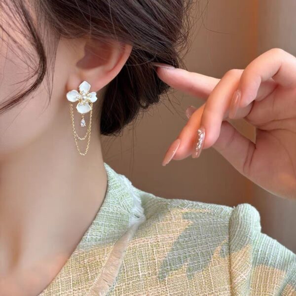 Wholesale French-style luxury earrings with diamond and pearl embellishments, featuring a unique and sophisticated aesthetic.