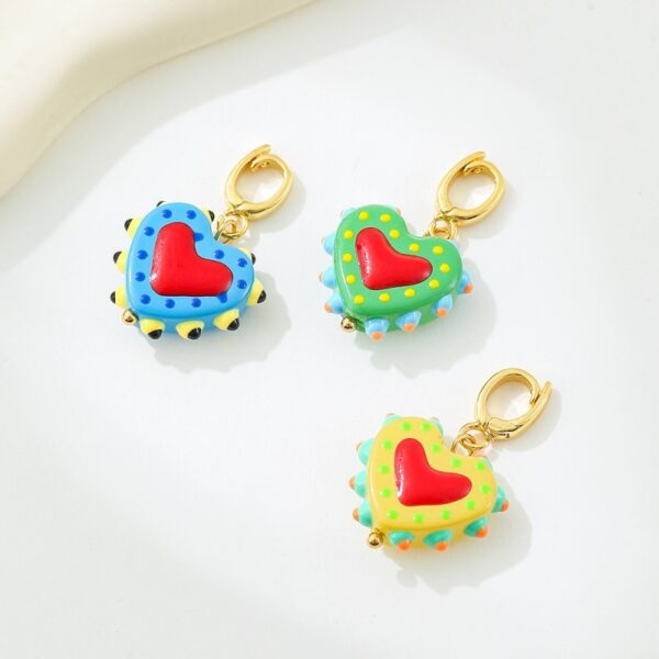 Wholesale Dopamine-enhanced colored polka dot heart-shaped glass pendant, DIY bracelet, necklace, universal buckle jewelry accessory