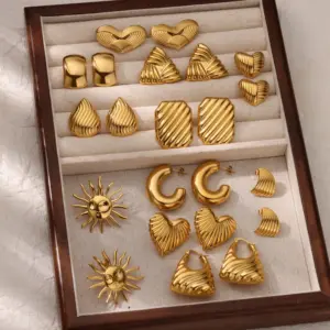 304 Stainless Steel Geometric Heart Shape PVD Coated Stone-Free Real Gold Plated Elegant Simple Style Waterproof Non Tarnish Ear Studs