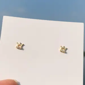 Golden Crown Stud Earring / 925 Silver Needle