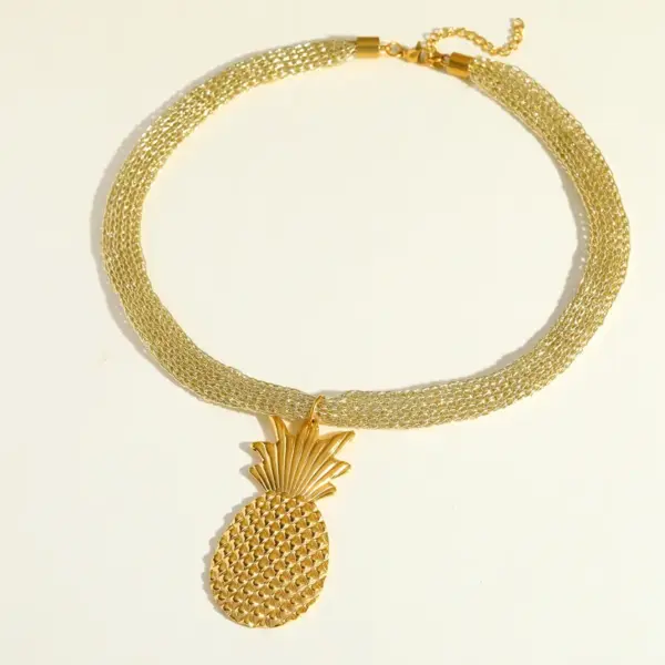 Fashionable Stainless Steel 18K Gold Plated Pineapple Heart Pendant Necklace Luxury Golden Thread Chain For Women Queen Style