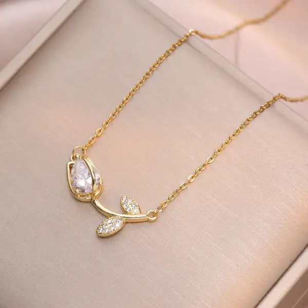 Wholesale Jewelry Elegant Tulips Titanium Steel Copper Zircon Pendant Necklace Cable Chain