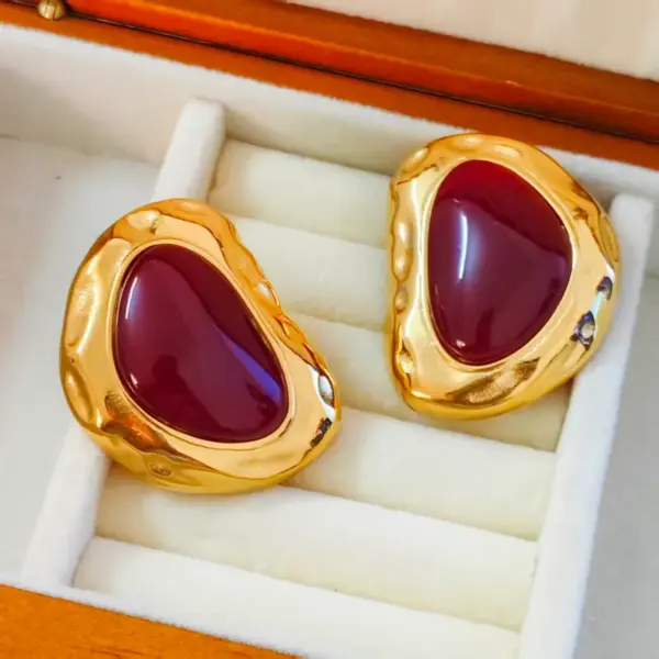 Wholesale Vintage Resin Stainless Steel European And American Style Earrings Classic Design Unisex Butterfly Hat Ear Studs Suitable For Travel And Festivals