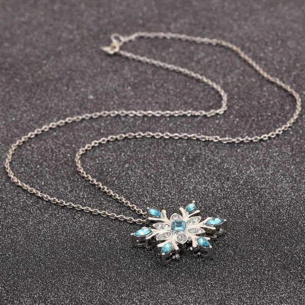 Wholesale Natural gemstone silver-plated zircon snowflake necklace Christmas gift pendant