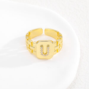 U / The opening is adjustable