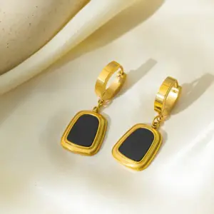 【XKE0326】Trapezoidal Black Shell Earrings / Gold