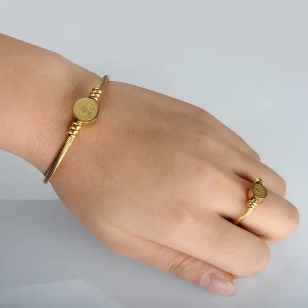 Wholesale Vacuum Plating Real Gold Plated Solid Color 304 Stainless Steel Simple Style Waterproof Non Tarnish 304 Stainless Steel Bangle