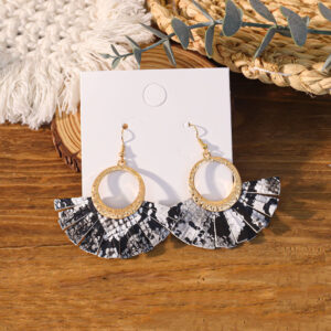 Black and white / PU + Zinc Alloy