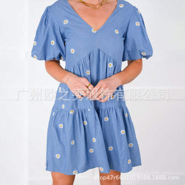 Wholesale 2025 summer new explosions Europe and the United States cross-border leisure dress foreign trade Amazon bubble sleeve small daisy embroidered skirt