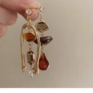 33# Silver Needle-Color Geometry