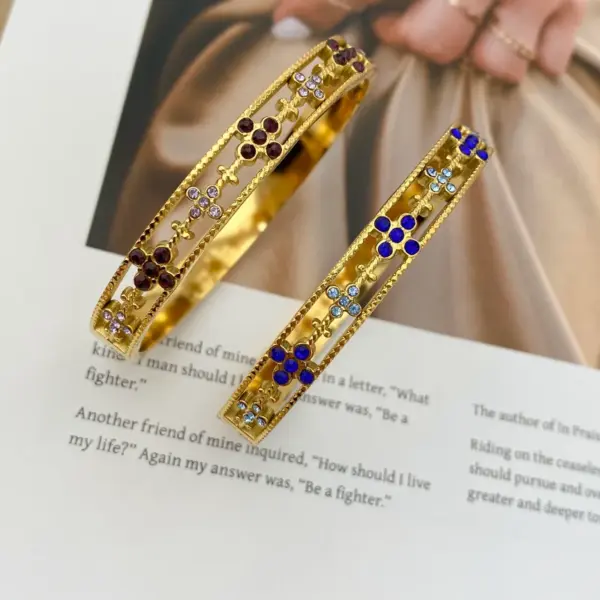Wholesale Elegant Cross Pattern Titanium Steel Bracelet High-End Design Sensation Small Audience Gold Plated