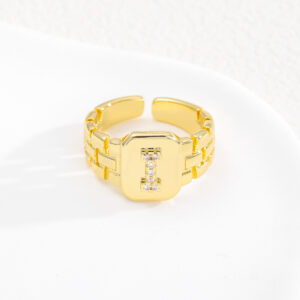 I / The opening is adjustable