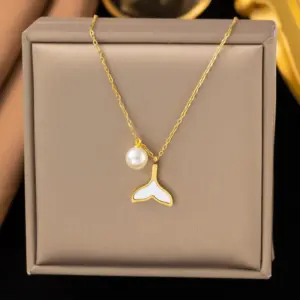 [Ah217] Fishtail Pearl Necklace / Gold