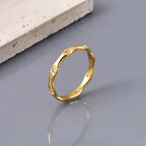 Wholesale 304 Stainless Steel Round Ion Plating (IP) Zircon 18K Real Gold Plated Elegant Simple Style Waterproof Non Tarnish Plating Inlay Gold Rings