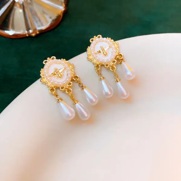 Wholesale Retro Geometric Copper Inlay Artificial Pearls Zircon Ear Studs 1 Pair