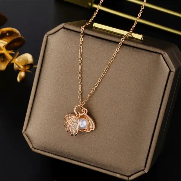 Wholesale PVD Coated Real Gold Plated Shell Stainless Steel Fashion Waterproof Non Tarnish Necklace