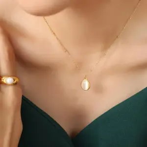 P703-gold Small White Necklace