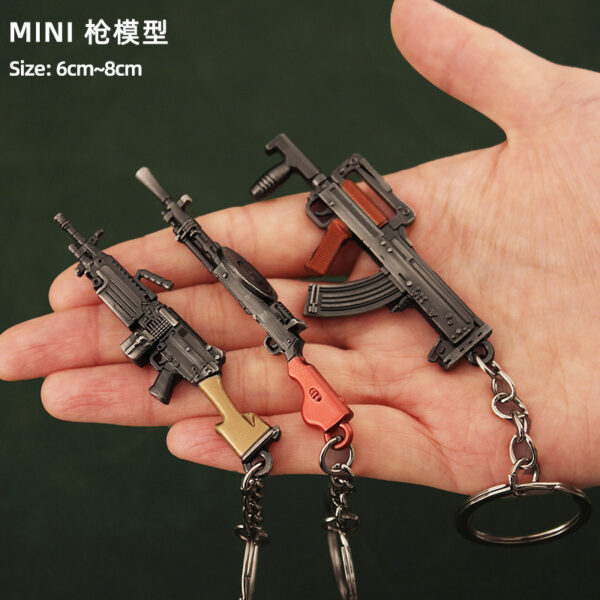 Wholesale Mini eating chicken pendant P90 S686 DP-28 alloy keychain metal gun model toy trinkets