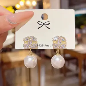 E0186 Silver Needle White