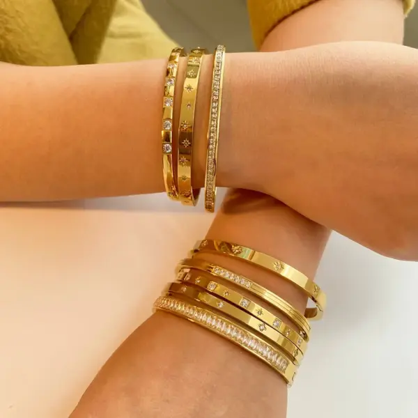 Wholesale PVD Coated 18K Gold Real Gold Plated Round Stainless Steel Simple Style Waterproof Non Tarnish Bangle