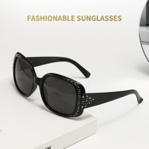 Wholesale European and American new fashion sunglasses with diamond polarized women's glasses trendy retro big face Slimming Factory