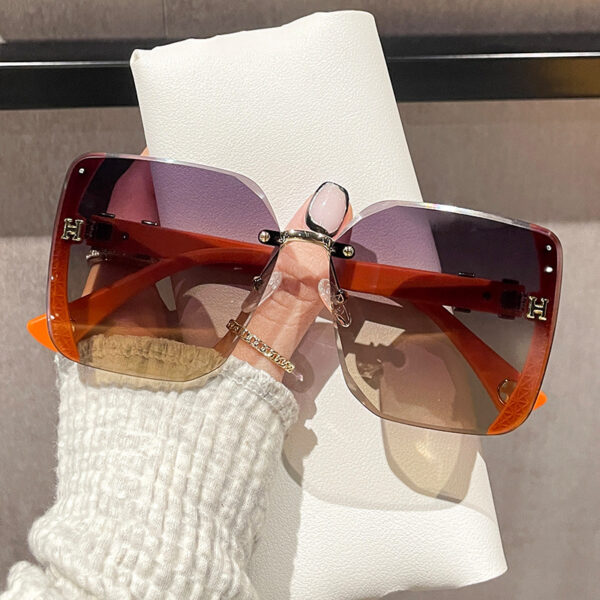 Wholesale 2025 New Frameless Fashion Sunglasses Women's Small Fragrance Light Luxury Large Frame Sunglasses Showing Face Small Easiest for Match Live Broadcast