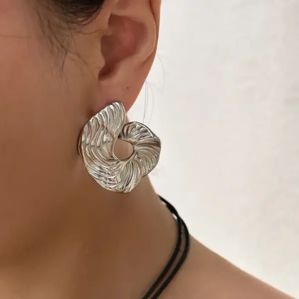 Wholesale 1 Pair Retro Flower Plating Titanium Steel Ear Studs