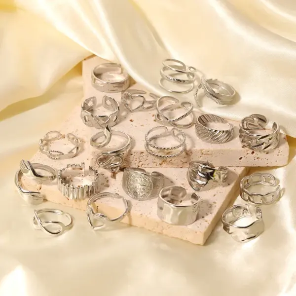 Wholesale Electroplating No 18K Gold Golden Plated Heart Shape Solid Color Snake Stainless Steel IG Style Simple Style Open Ring