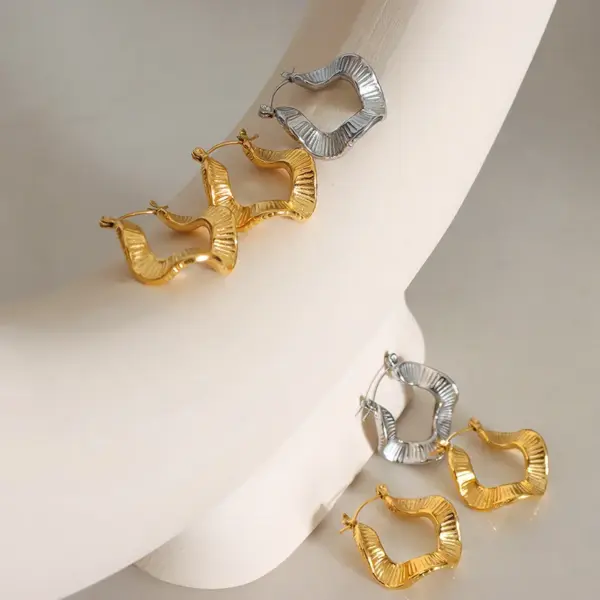 Wholesale PVD Coated Real Gold Plated 18K Gold Waves 304 Stainless Steel Fashion Waterproof Non Tarnish Earrings