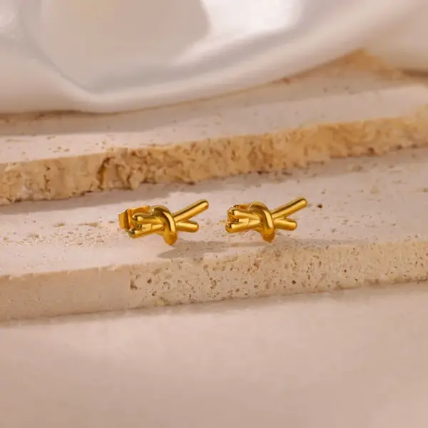 Wholesale 304 Stainless Steel Alloy Geometric Flower PVD Coated Zircon 18K Gold Plated 18K Gold Elegant Classical Romantic Plating Ear Studs