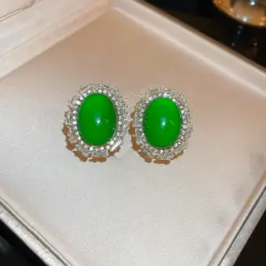 Green-Oval earrings