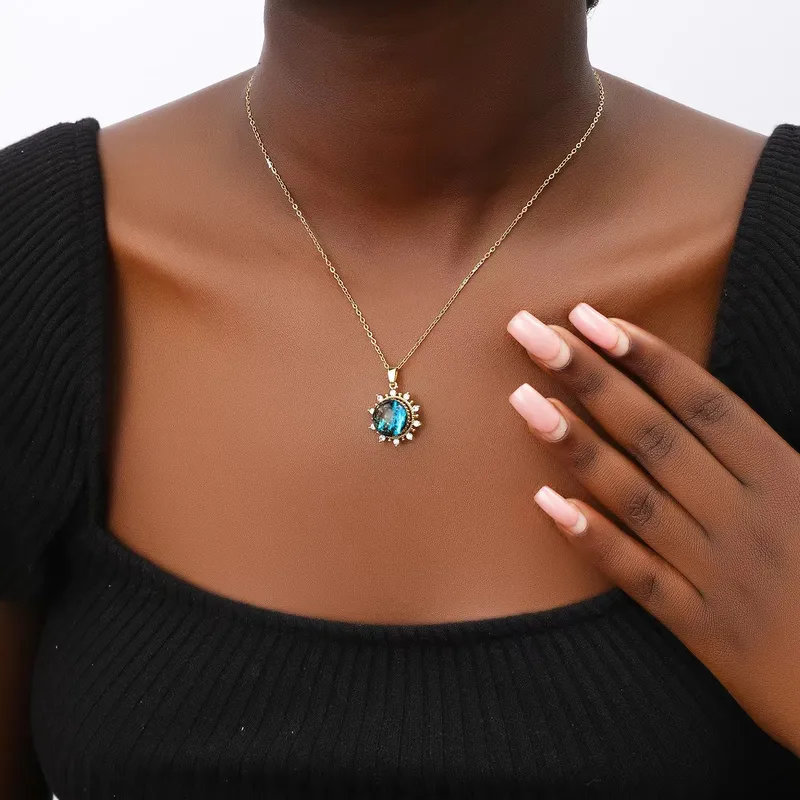 Wholesale 304 Stainless Steel Moon PVD Coated Acrylic Rhinestones 18K Real Gold Plated Vintage Style Plating Gold Pendant Necklace