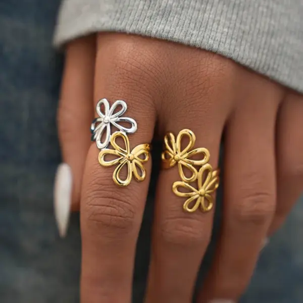 Wholesale Ion Plating (IP) Real Gold Plated 18K Gold Flower 304 Stainless Steel IG Style Casual Simple Style Waterproof Non Tarnish Open Rings