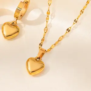 Necklace / Gold